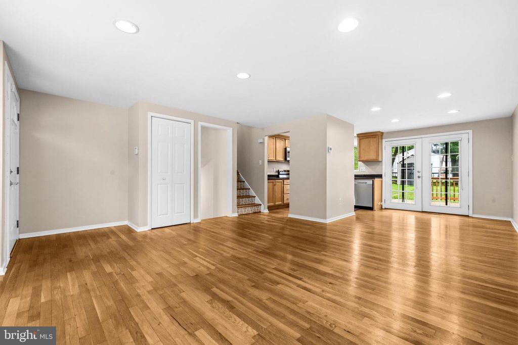 Image 11 of property listing at 9449 FAREWELL RD, Columbia, MD 21045