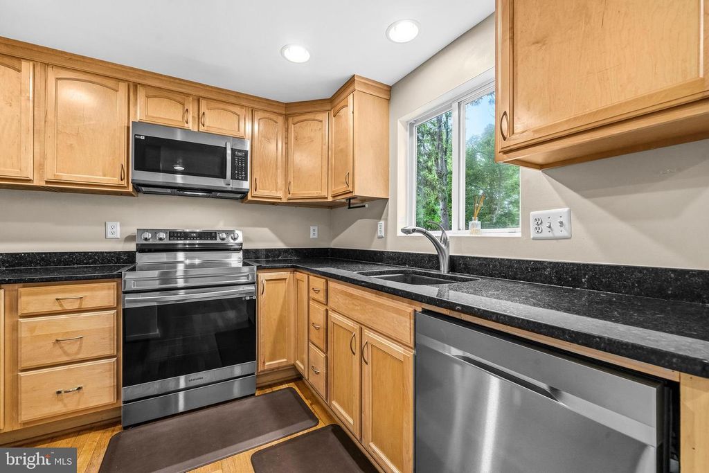 Image 17 of property listing at 9449 FAREWELL RD, Columbia, MD 21045