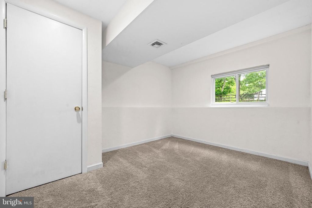 Image 34 of property listing at 9449 FAREWELL RD, Columbia, MD 21045