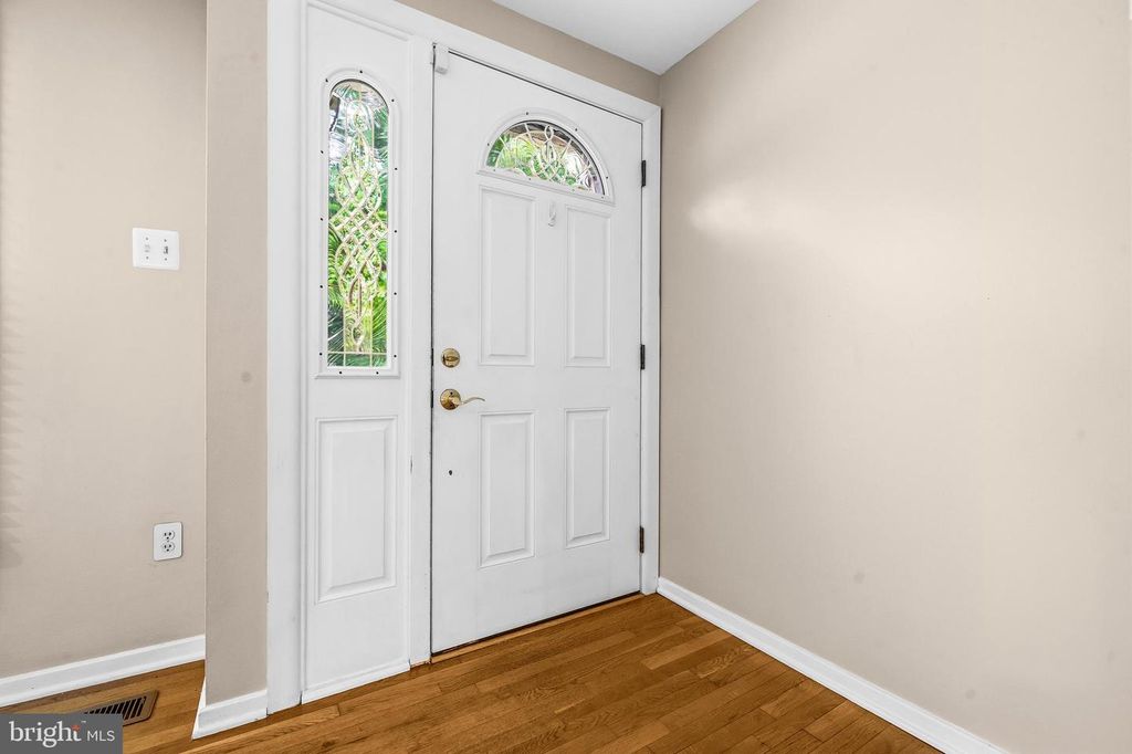 Image 7 of property listing at 9449 FAREWELL RD, Columbia, MD 21045