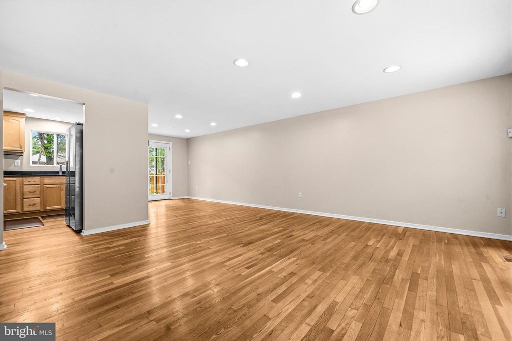 Image 8 of property listing at 9449 FAREWELL RD, Columbia, MD 21045