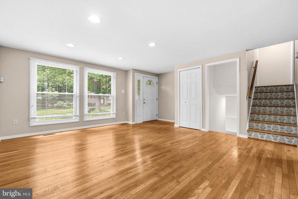 Image 9 of property listing at 9449 FAREWELL RD, Columbia, MD 21045