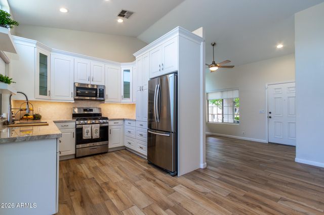 3226 E WAHALLA Lane, Phoenix, AZ 85050