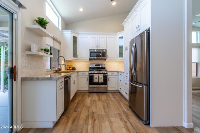 3226 E WAHALLA Lane, Phoenix, AZ 85050