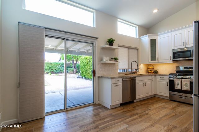 3226 E WAHALLA Lane, Phoenix, AZ 85050