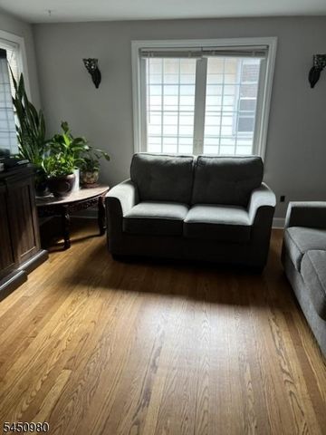 127 Hussa St, Linden City, NJ 07036
