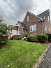 127 Hussa St, Linden City, NJ 07036