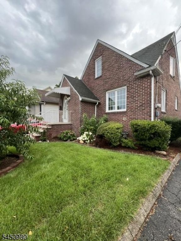 127 Hussa St, Linden City, NJ 07036