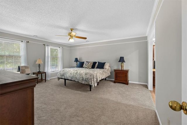 22 NE Bayview Drive, Lee's Summit, MO 64064