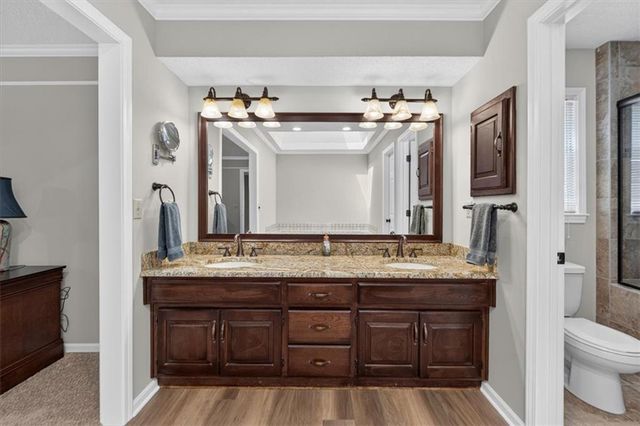 22 NE Bayview Drive, Lee's Summit, MO 64064