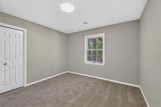22 NE Bayview Drive, Lee's Summit, MO 64064