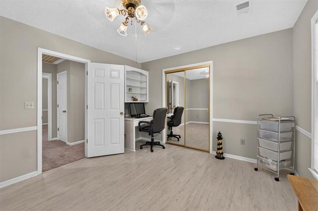 22 NE Bayview Drive, Lee's Summit, MO 64064