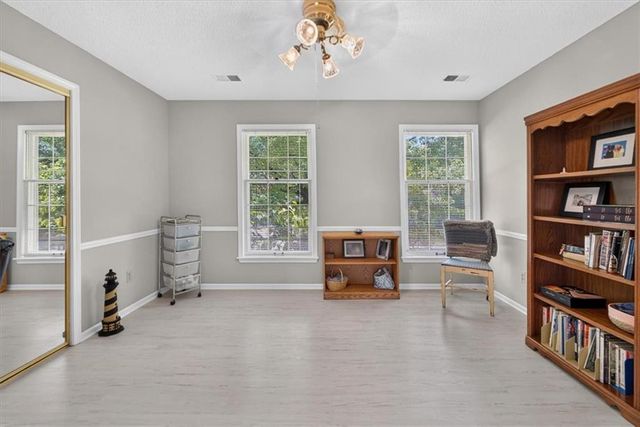 22 NE Bayview Drive, Lee's Summit, MO 64064