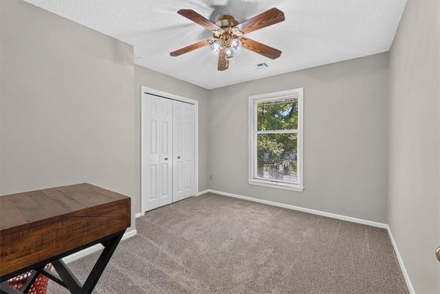 22 NE Bayview Drive, Lee's Summit, MO 64064