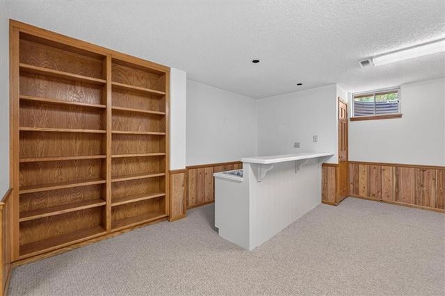 22 NE Bayview Drive, Lee's Summit, MO 64064
