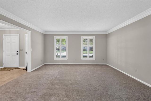 22 NE Bayview Drive, Lee's Summit, MO 64064