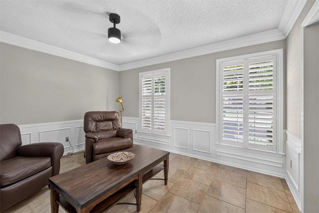 22 NE Bayview Drive, Lee's Summit, MO 64064