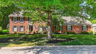 22 NE Bayview Drive, Lee's Summit, MO 64064