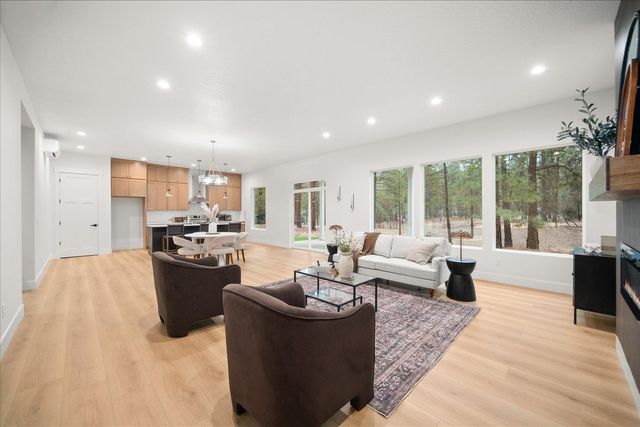 6559 Kate Dr, Nine Mile Falls, WA 99026