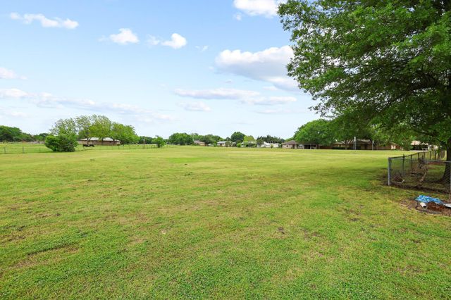 506 Fm 816, Wolfe City, TX 75496