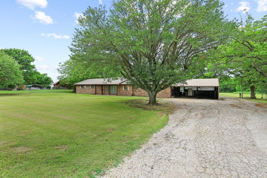 506 Fm 816, Wolfe City, TX 75496