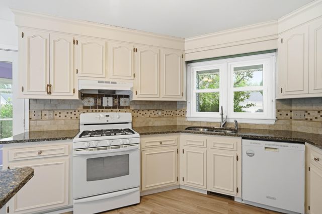 608 Dolphin Drive, Summerville, SC 29485
