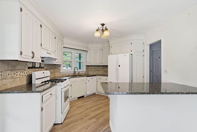 608 Dolphin Drive, Summerville, SC 29485