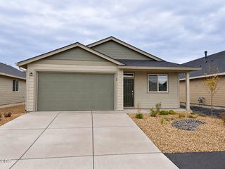 2728 NW 26th Loop North, Redmond, OR 97756