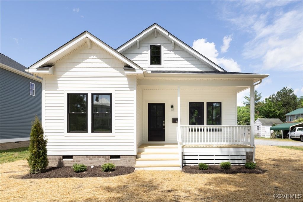 706 S Main St, Blackstone, VA 22824