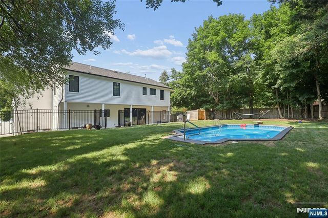 68 Serpentine Road, Demarest, NJ 07627