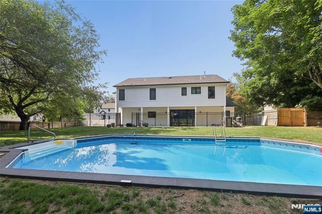 68 Serpentine Road, Demarest, NJ 07627
