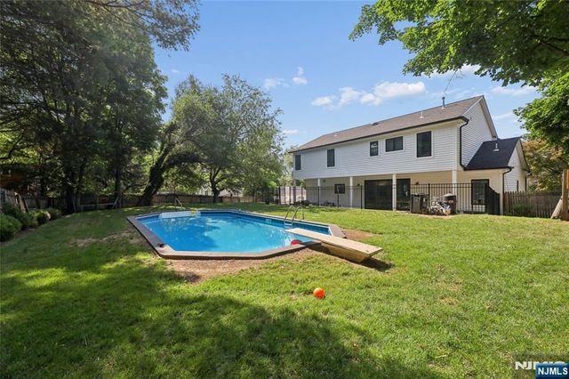 68 Serpentine Road, Demarest, NJ 07627