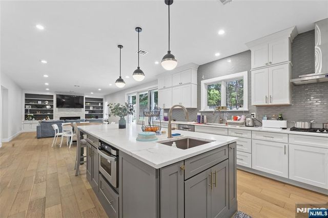 68 Serpentine Road, Demarest, NJ 07627