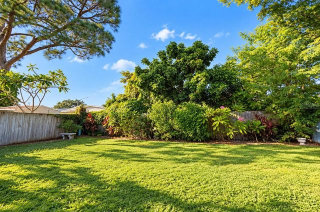 5817 DARTMOUTH AVENUE N, St Petersburg, FL 33710