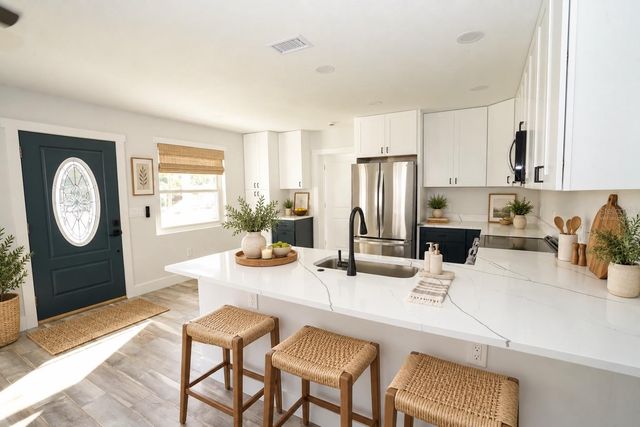 5817 DARTMOUTH AVENUE N, St Petersburg, FL 33710