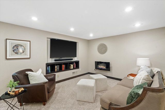 W148N6964 Terriwood DRIVE, Menomonee Falls, WI 53051