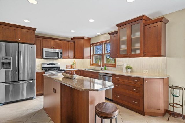 W148N6964 Terriwood DRIVE, Menomonee Falls, WI 53051