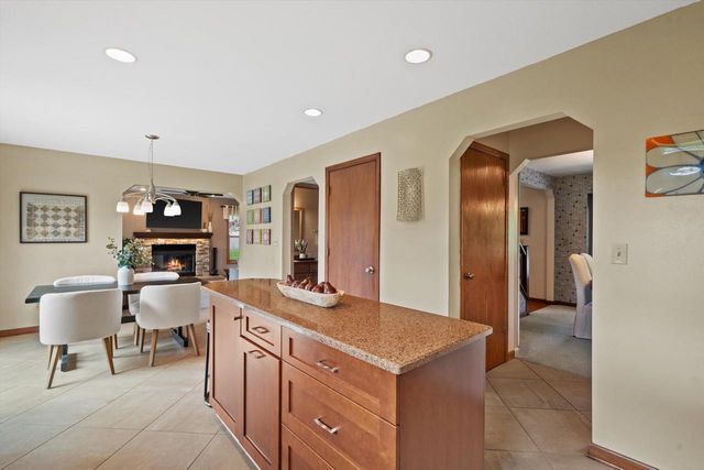 W148N6964 Terriwood DRIVE, Menomonee Falls, WI 53051