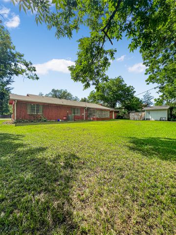 2706 Bois D Arc Street, Commerce, TX 75428