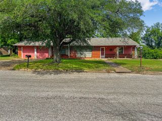 2706 Bois D Arc Street, Commerce, TX 75428