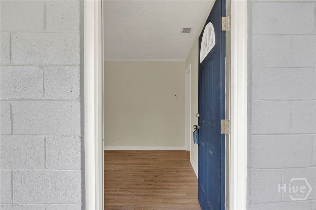 Image 4 of property listing at 2222 Hanson Street, Savannah, GA 31404