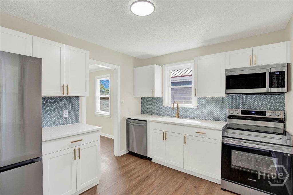 Image 8 of property listing at 2222 Hanson Street, Savannah, GA 31404