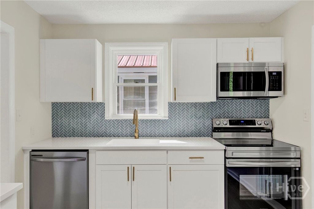 Image 9 of property listing at 2222 Hanson Street, Savannah, GA 31404