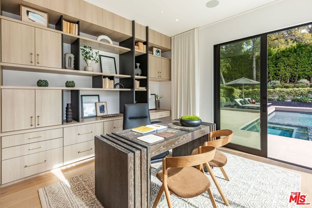 Image 25 of property listing at 9455 Eden Dr, Beverly Hills, CA 90210