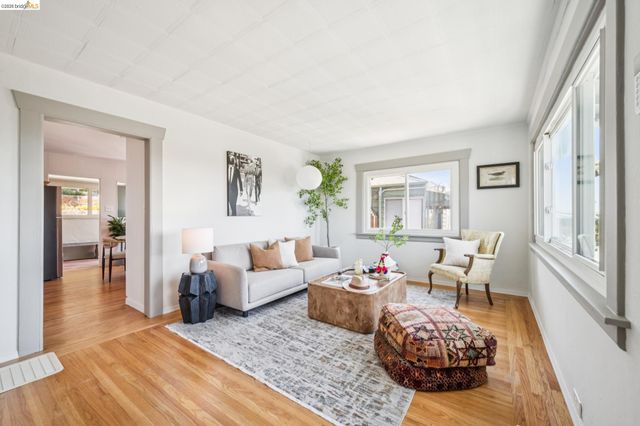 3042 Carlsen St, Oakland, CA 94602