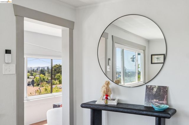 3042 Carlsen St, Oakland, CA 94602