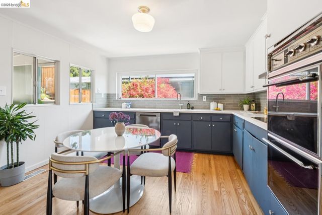 3042 Carlsen St, Oakland, CA 94602