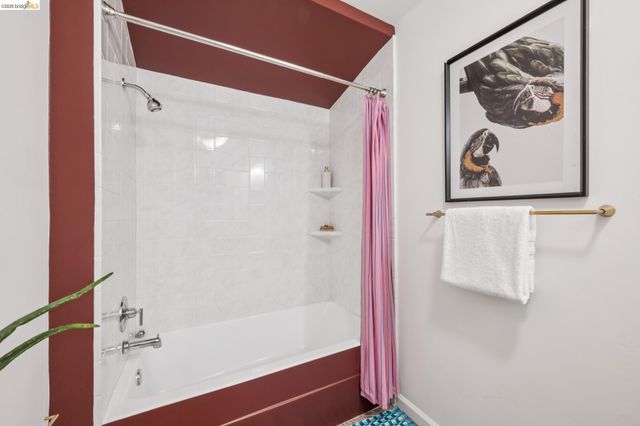 3042 Carlsen St, Oakland, CA 94602