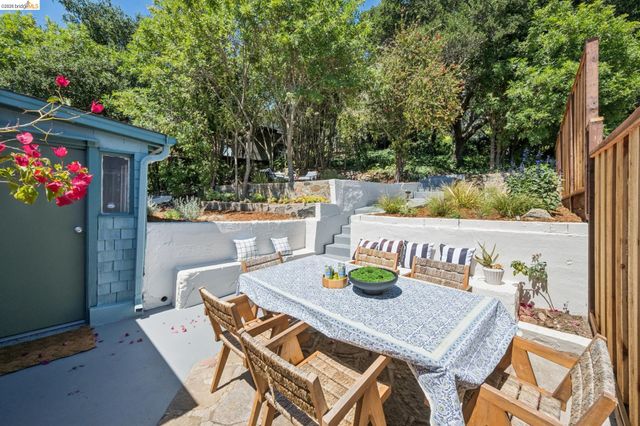 3042 Carlsen St, Oakland, CA 94602