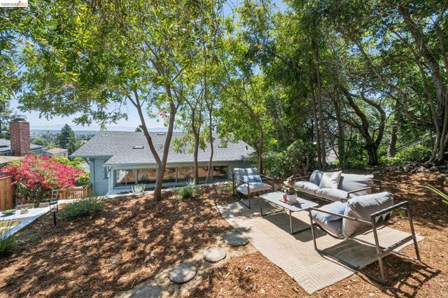 3042 Carlsen St, Oakland, CA 94602